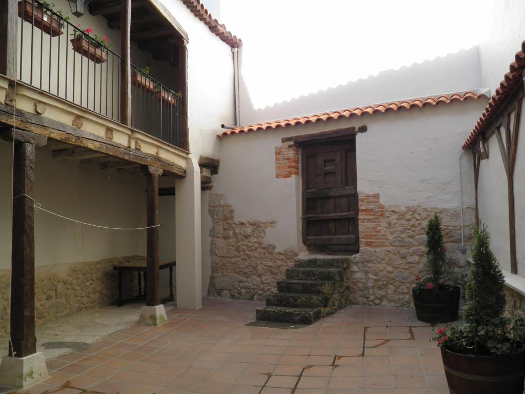 Apartamentos Turisticos Peñafiel Eksteriør billede